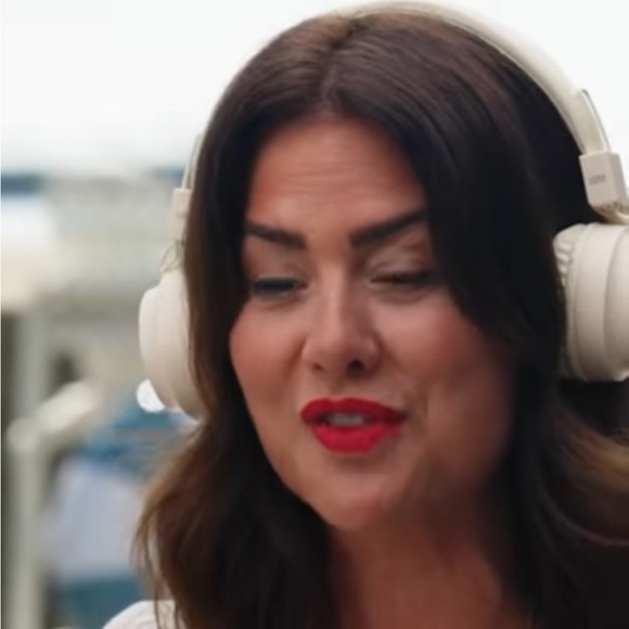 Bardot Wireless Headphones from Summer 2024 Jilly Box - Picture 3 of 4